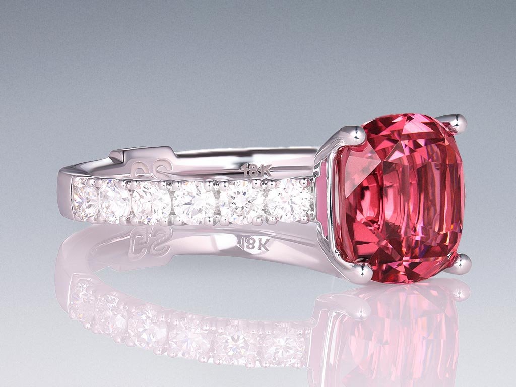 Кольцо с розовым турмалином 3,16 карата и бриллиантами в белом золоте 750 пробы  Изображение №2