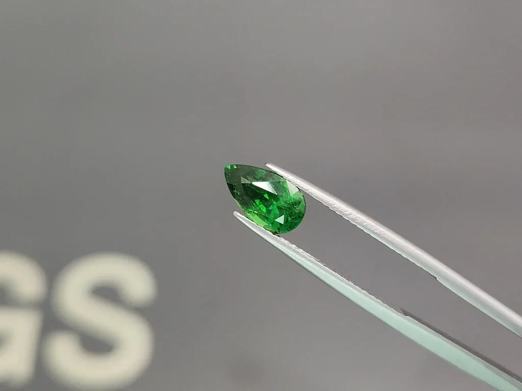 Цаворит Vivid Green в огранке груша 1,70 карата, Танзания  Изображение №3