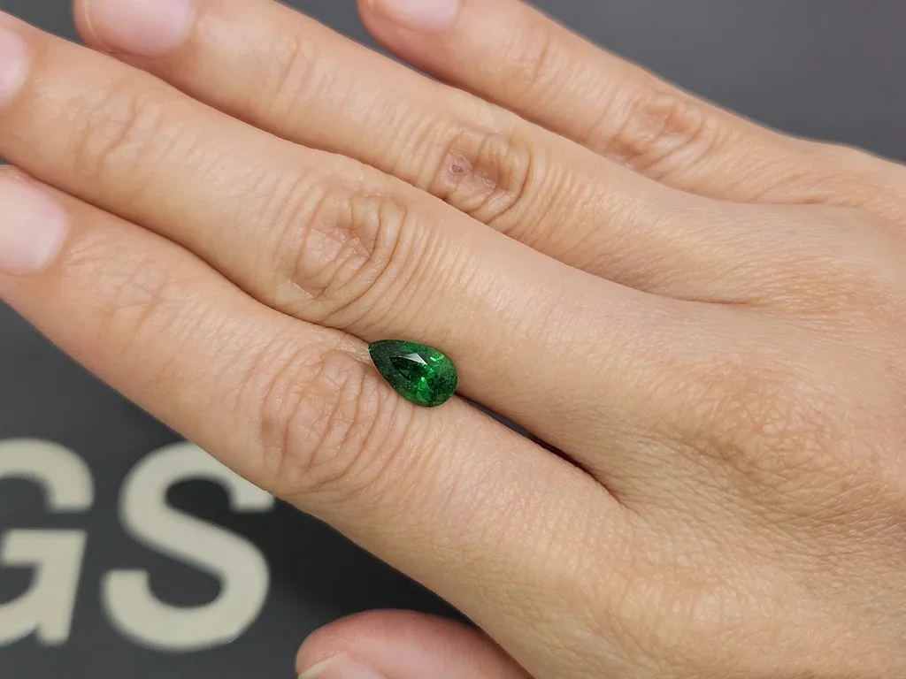 Цаворит Vivid Green в огранке груша 1,70 карата, Танзания  Изображение №2