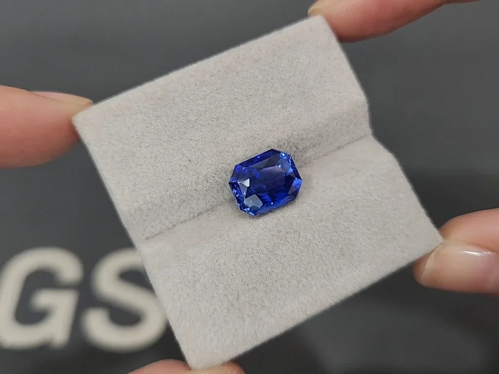Сапфир Royal Blue в огранке радиант 5,02 карат, Шри-Ланка Изображение №4