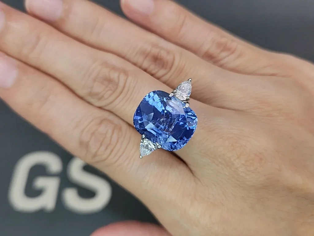 Крупный негретый сапфир Cornflower Blue в огранке кушон 18,32 карат, Шри-Ланка Изображение №5