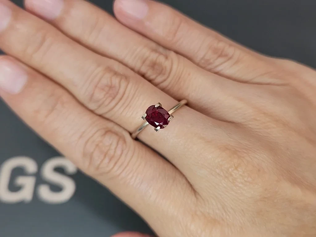 Негретый рубин в огранке овал 1,30 карат, Могок, GRS Изображение №5