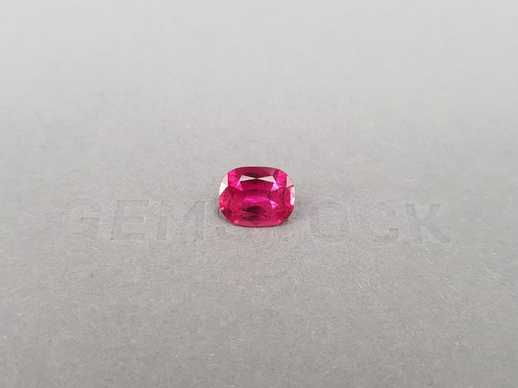 Насыщенно-розовый рубеллит в огранке кушон 2,38 карата Изображение №1