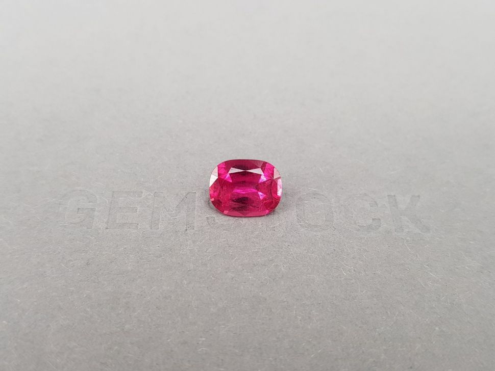 Насыщенно-розовый рубеллит в огранке кушон 2,38 карата Изображение №1