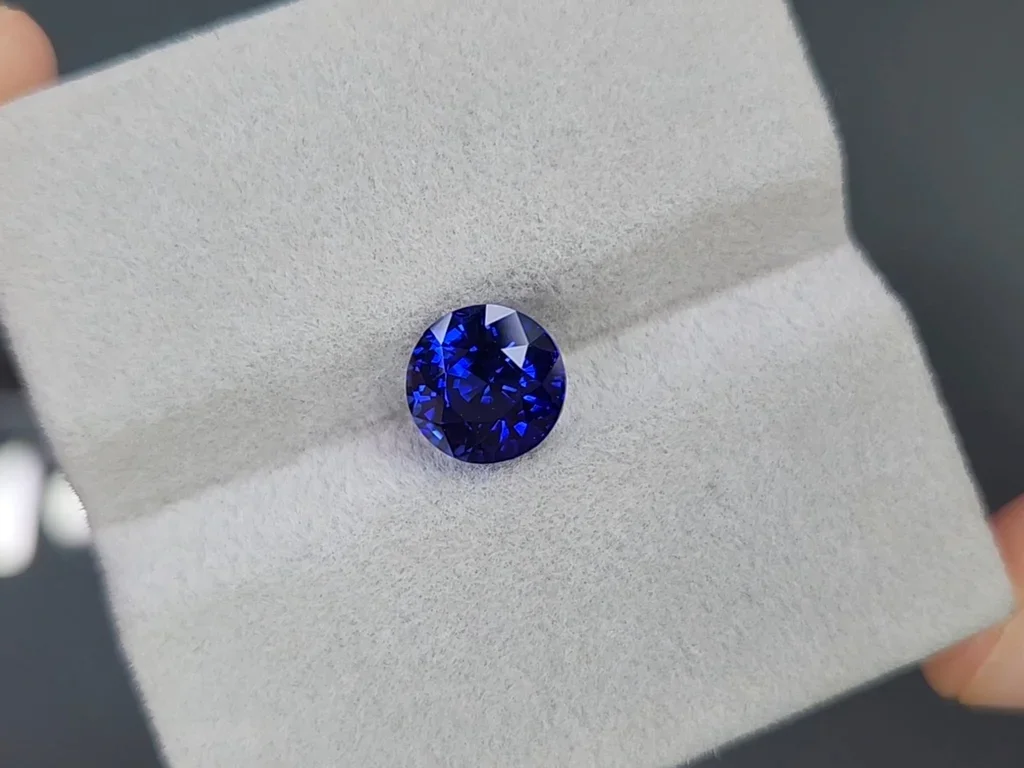 Синий сапфир цвета Royal Blue в огранке круг 3,15 карата, Шри-Ланка  Изображение №4