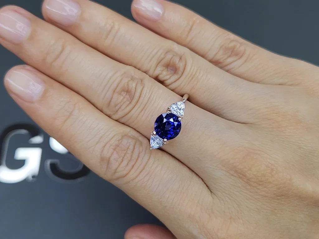 Синий сапфир цвета Royal Blue в огранке круг 3,15 карата, Шри-Ланка  Изображение №5