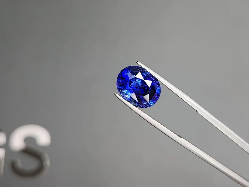 Cиний сапфир Royal Blue в огранке овал 7,42 карата, Шри-Ланка Изображение №3