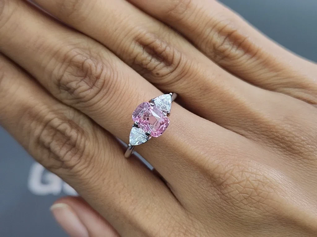 Негретый сапфир Падпараджа в огранке кушон 2,02 карат, Шри-Ланка  Изображение №5