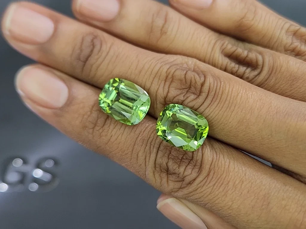 Пара зеленых турмалинов в огранке кушон 13,79 карат, Колумбия Изображение №2