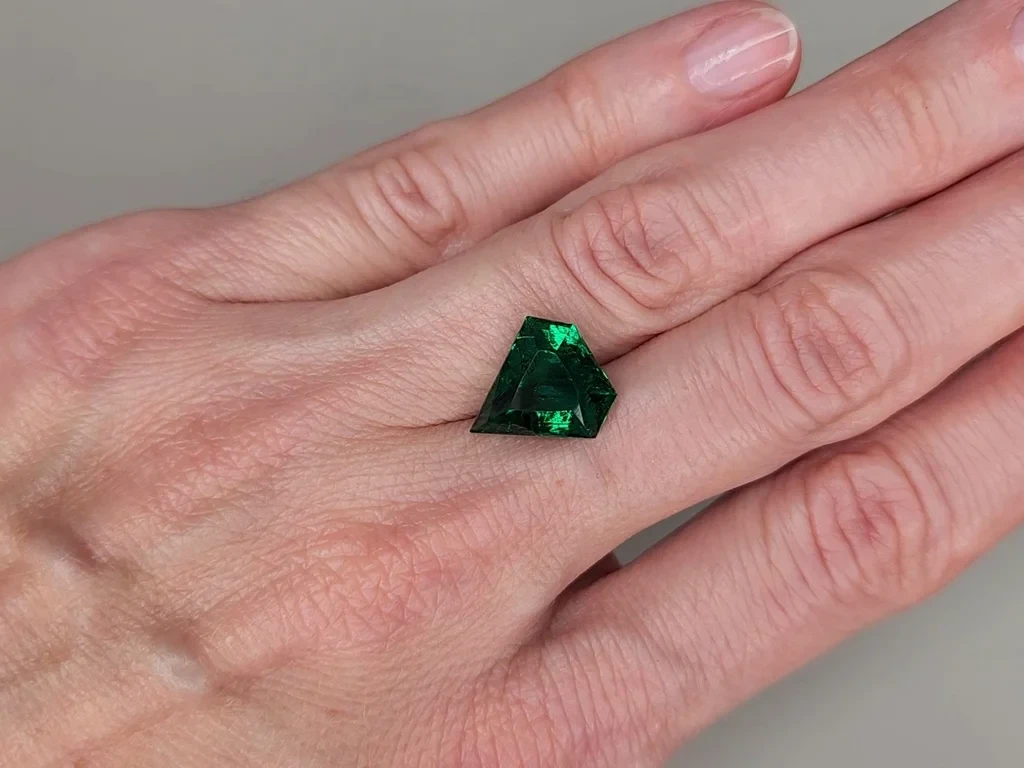 Изумруд Vivid Green в огранке щит 5,15 карат, Замбия Изображение №2