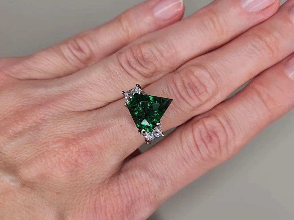 Изумруд Vivid Green в огранке щит 5,15 карат, Замбия Изображение №5