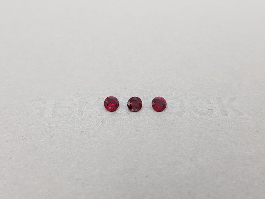 Комплект из круглых мадагаскарских рубинов 0,59 карат Изображение №1