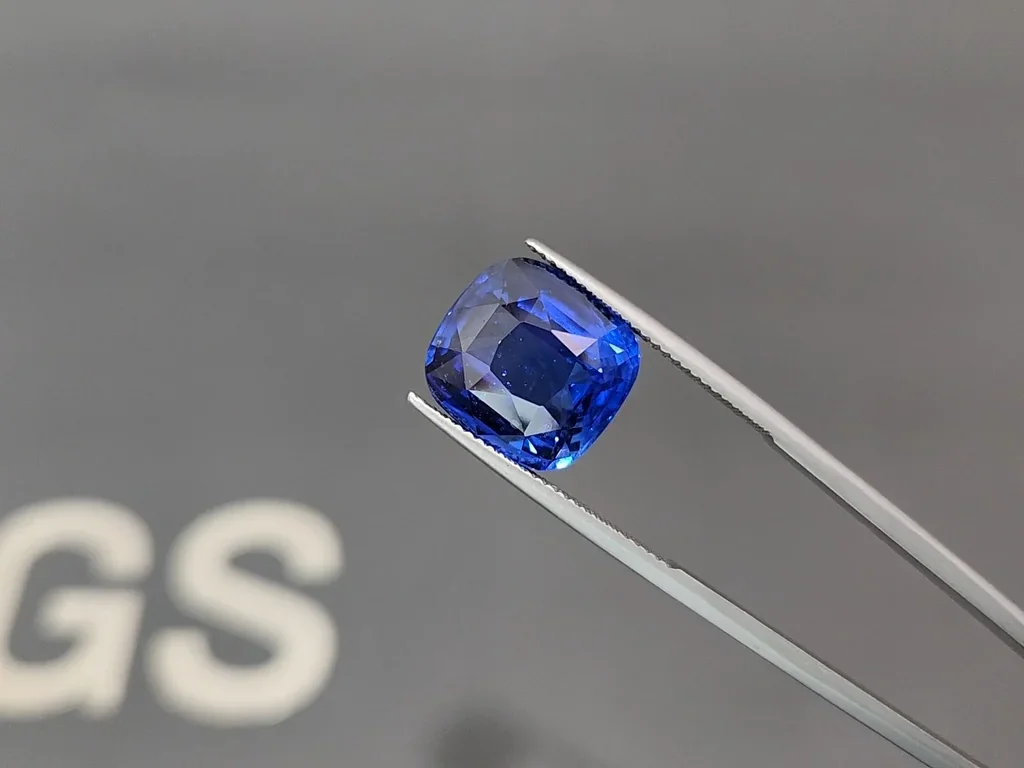 Крупный сапфир Royal Blue в огранке кушон 13,22 карата, Шри-Ланка  Изображение №3