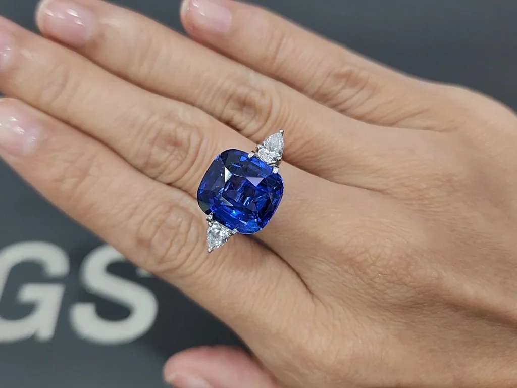 Крупный сапфир Royal Blue в огранке кушон 13,22 карата, Шри-Ланка  Изображение №5