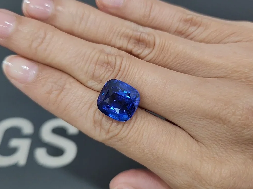 Крупный сапфир Royal Blue в огранке кушон 13,22 карата, Шри-Ланка  Изображение №2