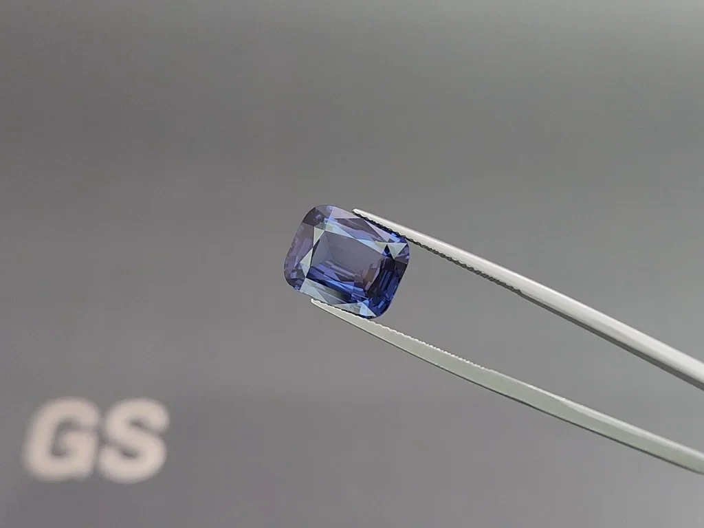 Кобальтовая шпинель  в огранке кушон 7,03 карата, Танзания, GRS Изображение №3