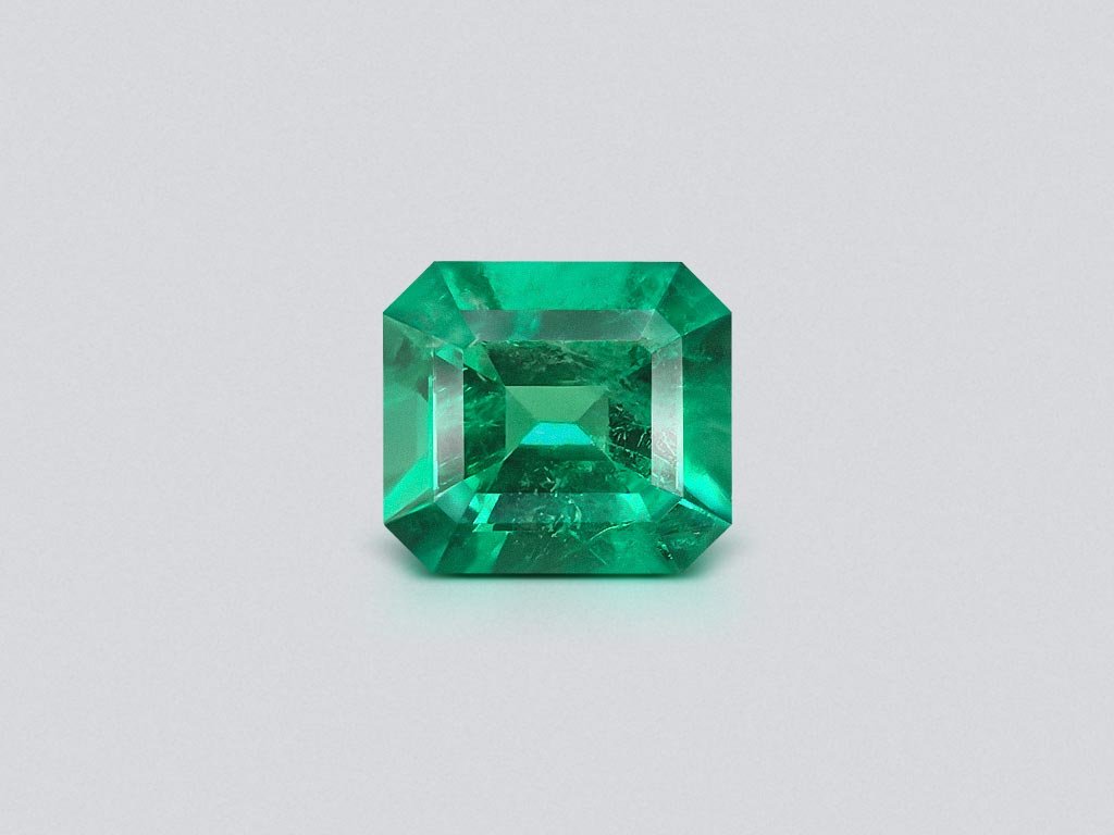 Изумруд цвета Vivid Green в огранке октагон 1,94 карат, Колумбия Изображение №1