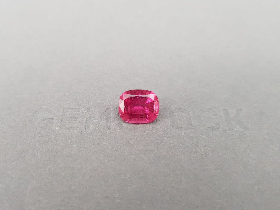 Ярко-розовый рубеллит в огранке кушон 2,32 карата Изображение №1
