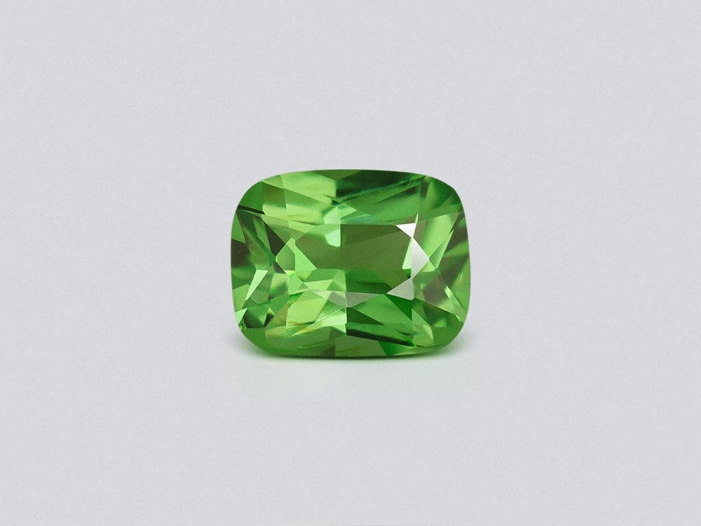 Цаворит Intense Green в огранке кушон 0,81 карата, Танзания Изображение №1