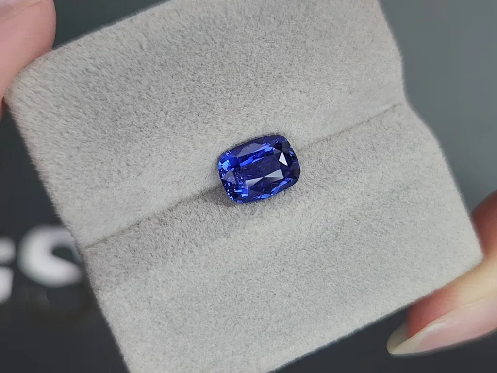 Негретый сапфир Royal Blue в огранке кушон 2,52 карата, Шри-Ланка Изображение №4