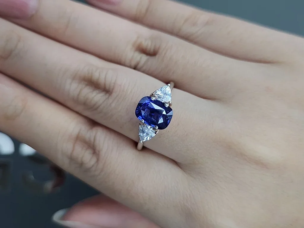 Негретый сапфир Royal Blue в огранке кушон 2,52 карата, Шри-Ланка Изображение №5