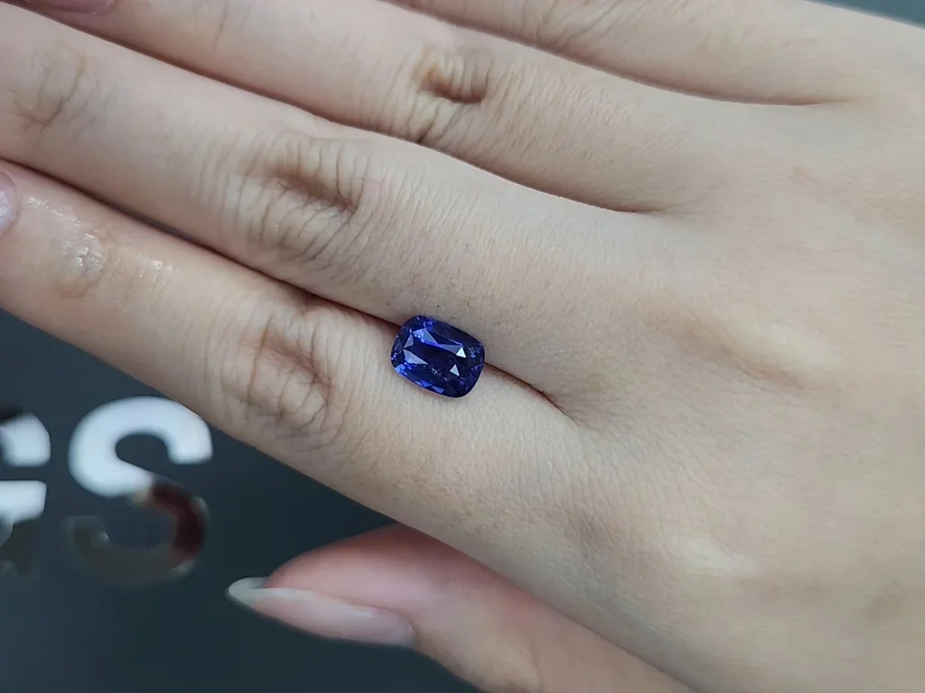 Негретый сапфир Royal Blue в огранке кушон 2,52 карата, Шри-Ланка Изображение №2