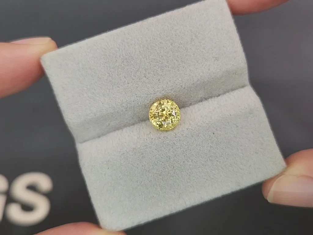 Негретый желтый сапфир в огранке круг 1,99 карат, Шри-Ланка Изображение №4