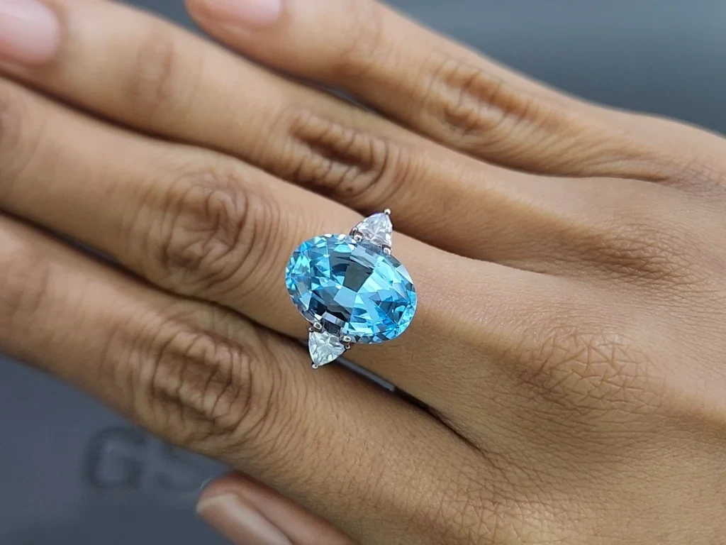 Топаз Sky blue в высокоточной огранке овал 8,27 карат, Мадагаскар Изображение №4