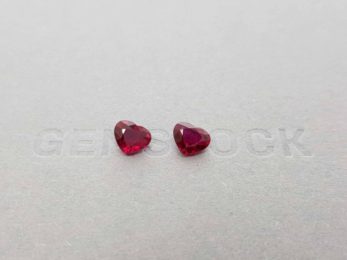 Пара мозамбикских рубинов в огранке сердце цвета Pigeon blood 2,40 карат фото №1