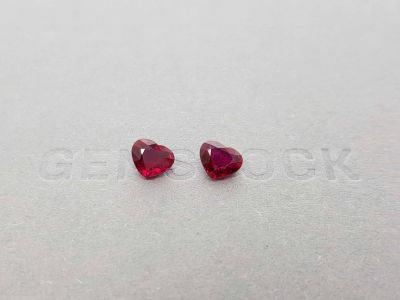 Пара мозамбикских рубинов в огранке сердце цвета Pigeon blood 2,40 карат