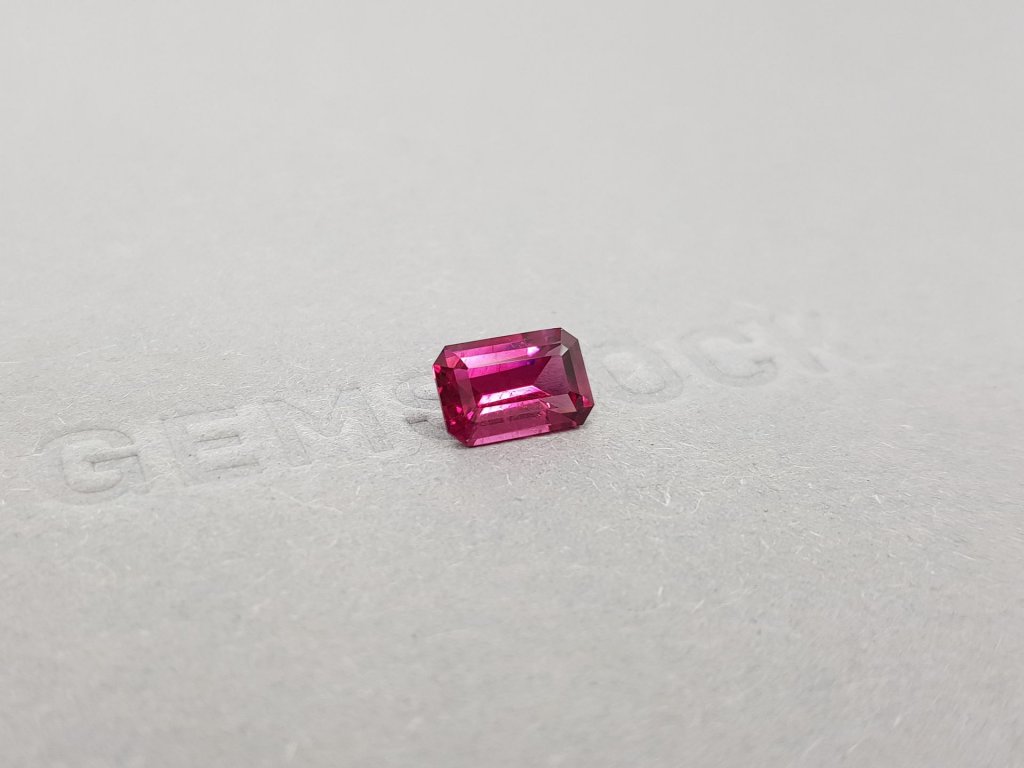 Пурпурный гранат родолит в огранке октагон 1,93 карата, Шри-Ланка Изображение №2