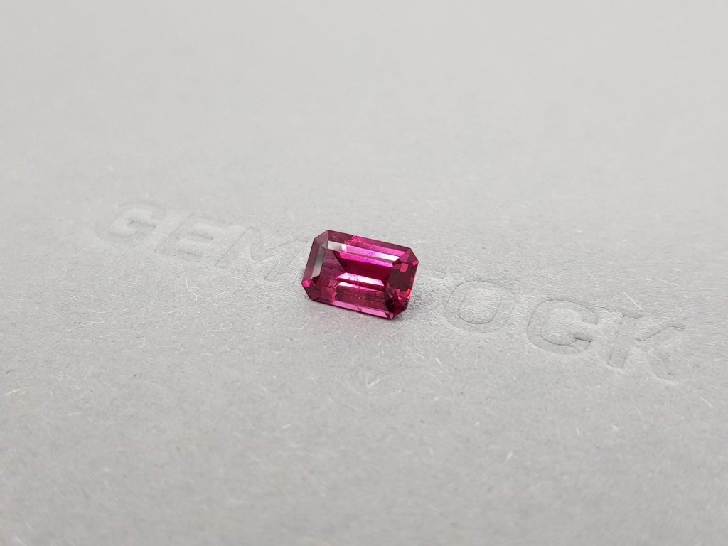 Пурпурный гранат родолит в огранке октагон 1,93 карата, Шри-Ланка Изображение №3