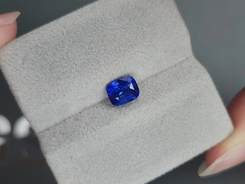 Сапфир Cornflower Blue в огранке кушон 1,61 карата, Шри-Ланка Изображение №4