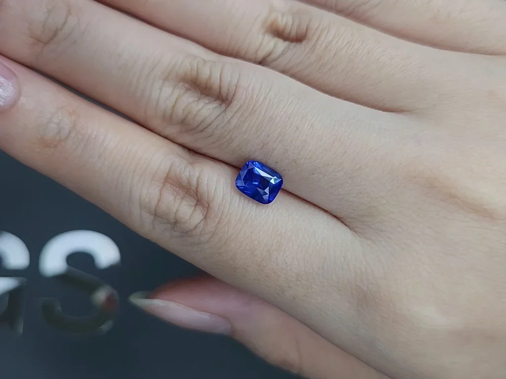 Сапфир Cornflower Blue в огранке кушон 1,61 карата, Шри-Ланка Изображение №2