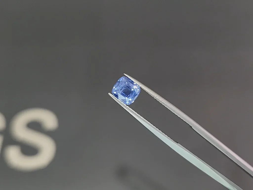 Негретый сапфир Pastel Blue в огранке кушон 1,54 карат, Шри-Ланка  Изображение №3
