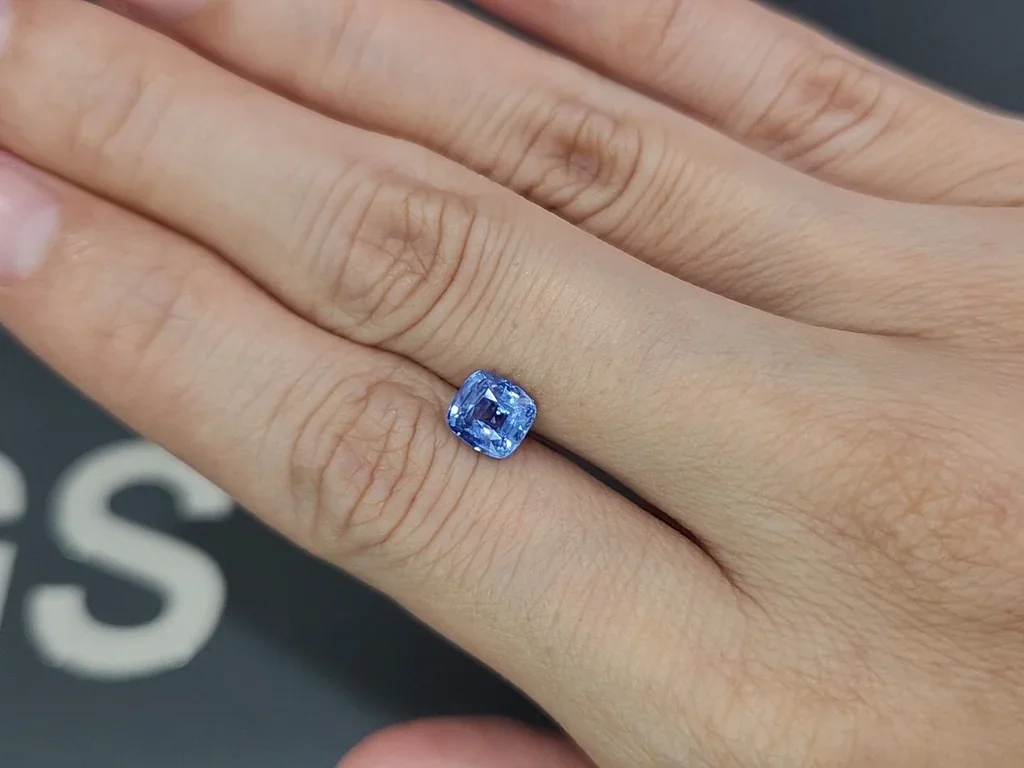 Негретый сапфир Pastel Blue в огранке кушон 1,54 карат, Шри-Ланка  Изображение №2