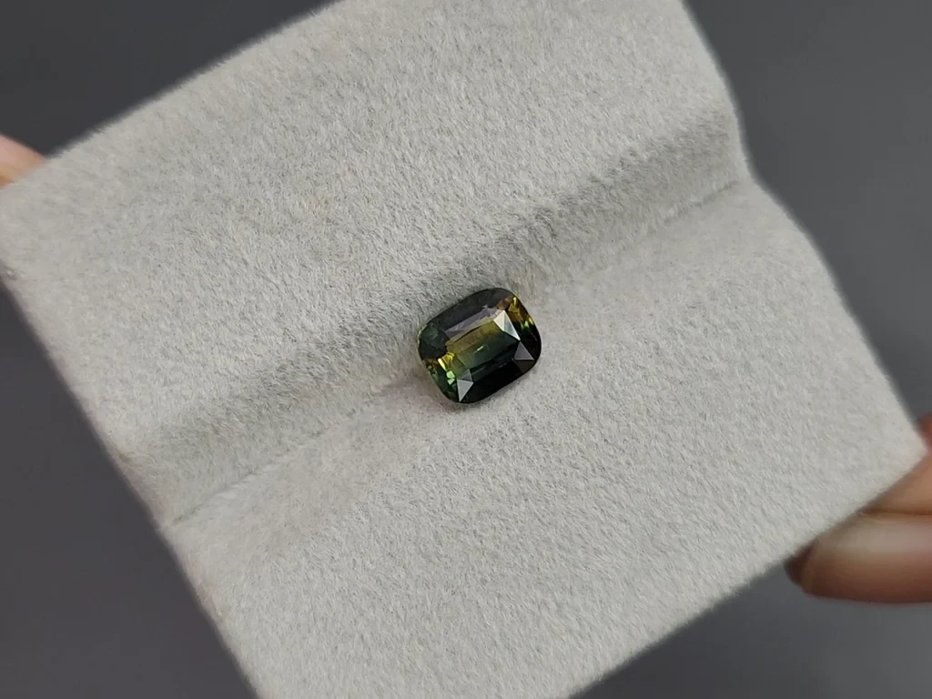 Сапфир Teal в огранке кушон 1,53 карат, Мадагаскар Изображение №4