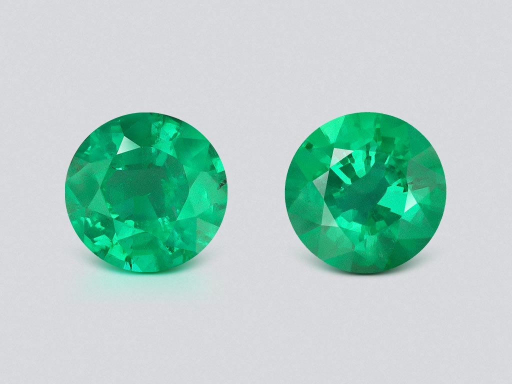Пара изумрудов Vivid Green в огранке круг 2,34 карата, Замбия  Изображение №1