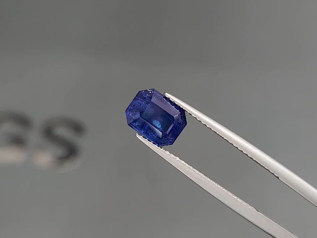 Сапфир Cornflower Blue в огранке октагон 2,76 карат, Шри-Ланка Изображение №3