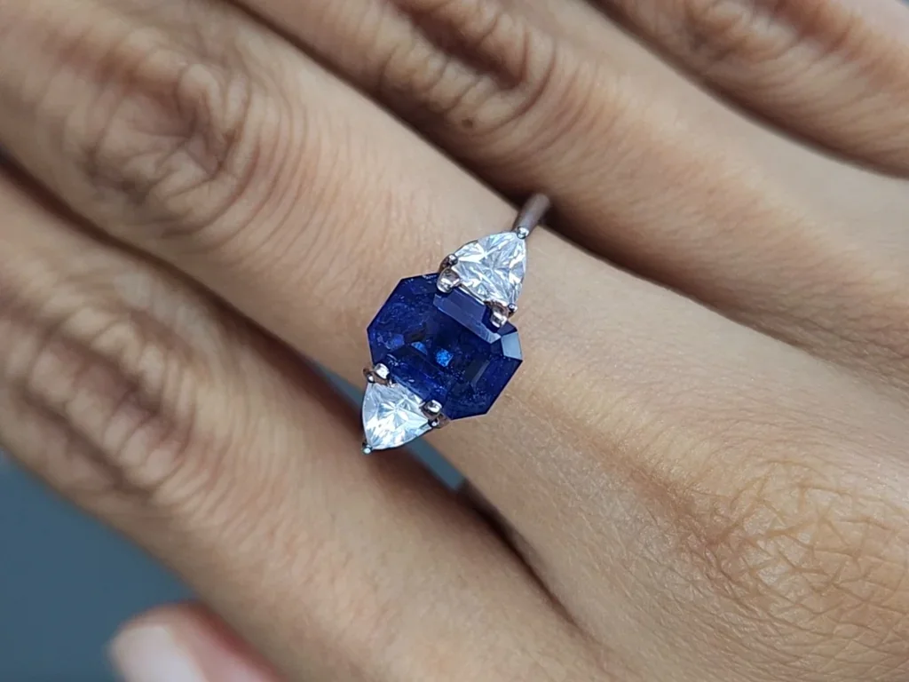 Сапфир Cornflower Blue в огранке октагон 2,76 карат, Шри-Ланка Изображение №5