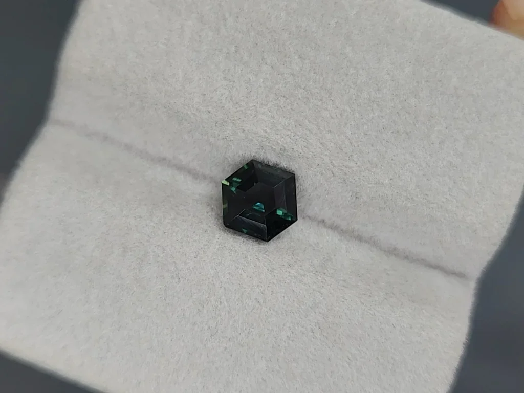 Сапфир Teal в огранке гексагон 1,51 карат, Мадагаскар Изображение №4
