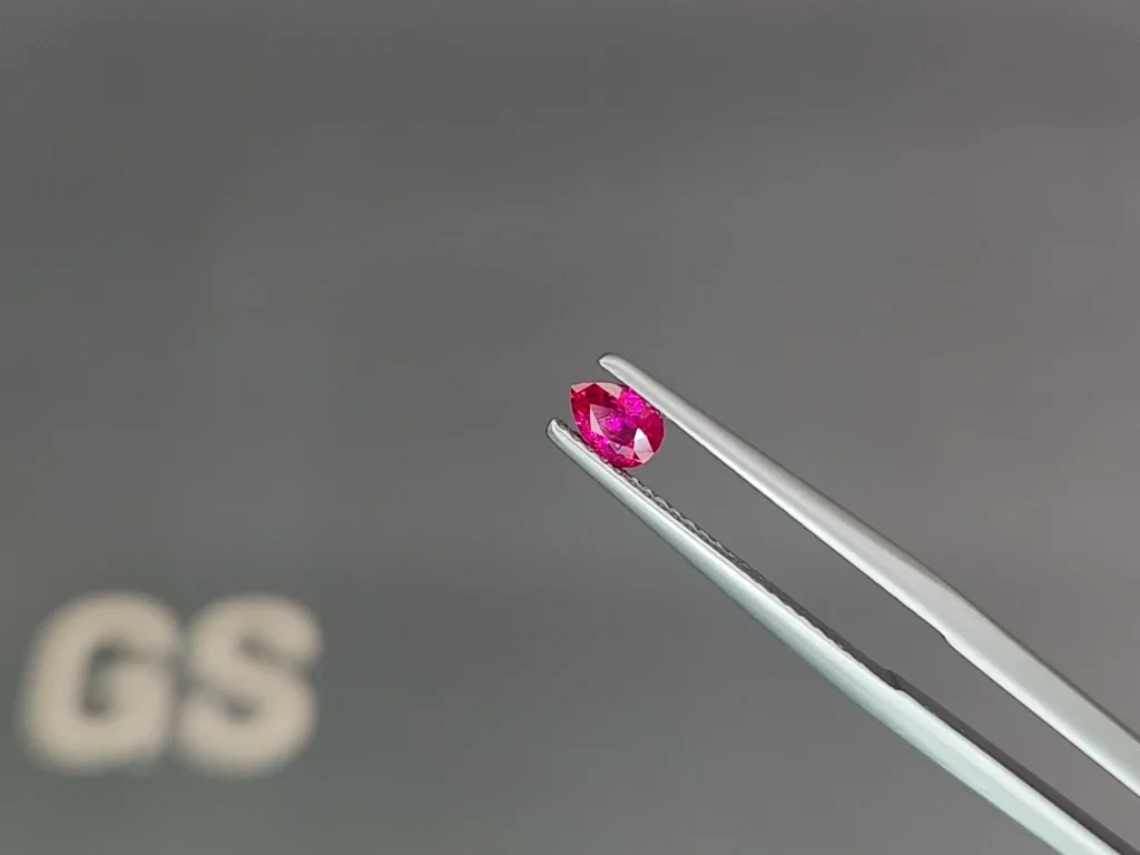 Негретый рубин Pigeons Blood в огранке груша 0,40 карат, Бирма  Изображение №3