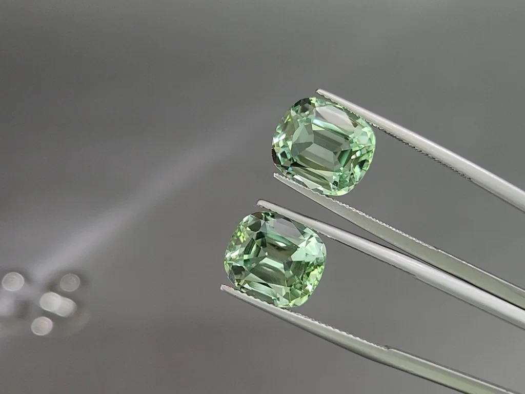 Пара мятных турмалинов в огранке кушон 12,38 карат, Колумбия Изображение №3