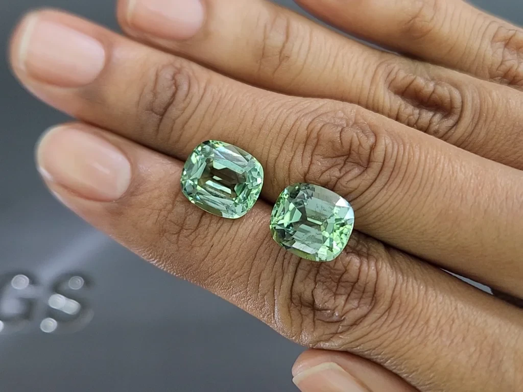 Пара мятных турмалинов в огранке кушон 12,38 карат, Колумбия Изображение №2