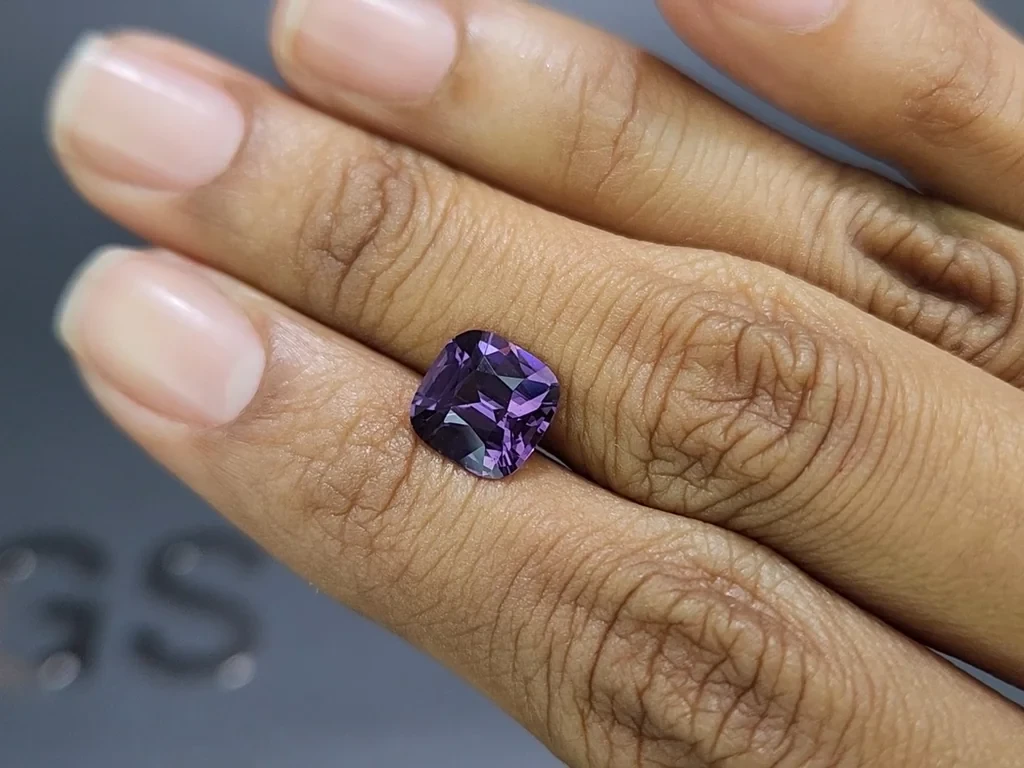 Фиолетовая шпинель в огранке кушон 3,51 карат, Танзания Изображение №2
