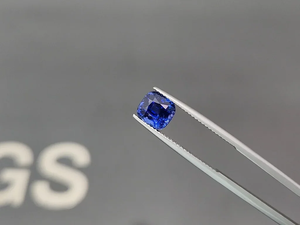 Сапфир Royal Blue в огранке кушон 3,11 карат, Шри-Ланка  Изображение №3