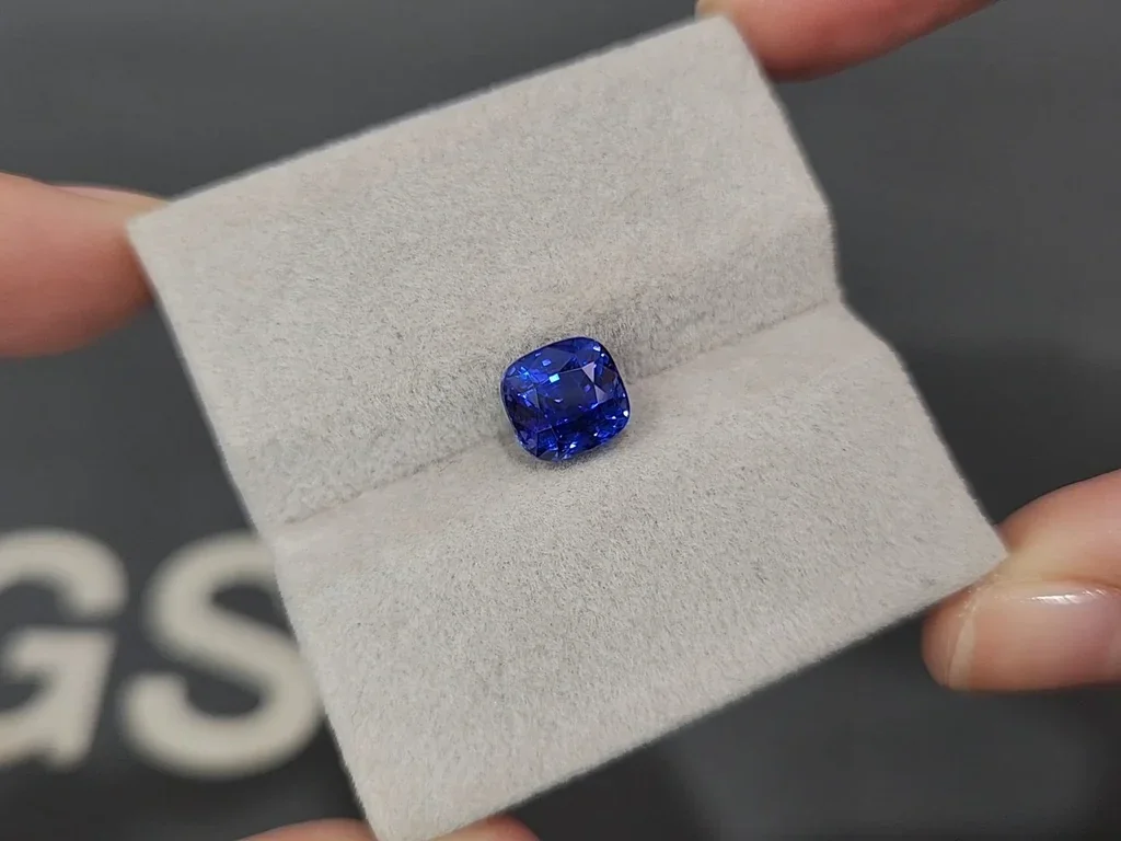 Сапфир Royal Blue в огранке кушон 3,11 карат, Шри-Ланка  Изображение №4