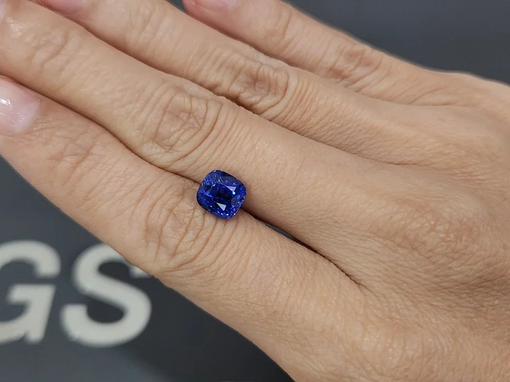 Сапфир Royal Blue в огранке кушон 3,11 карат, Шри-Ланка  Изображение №2
