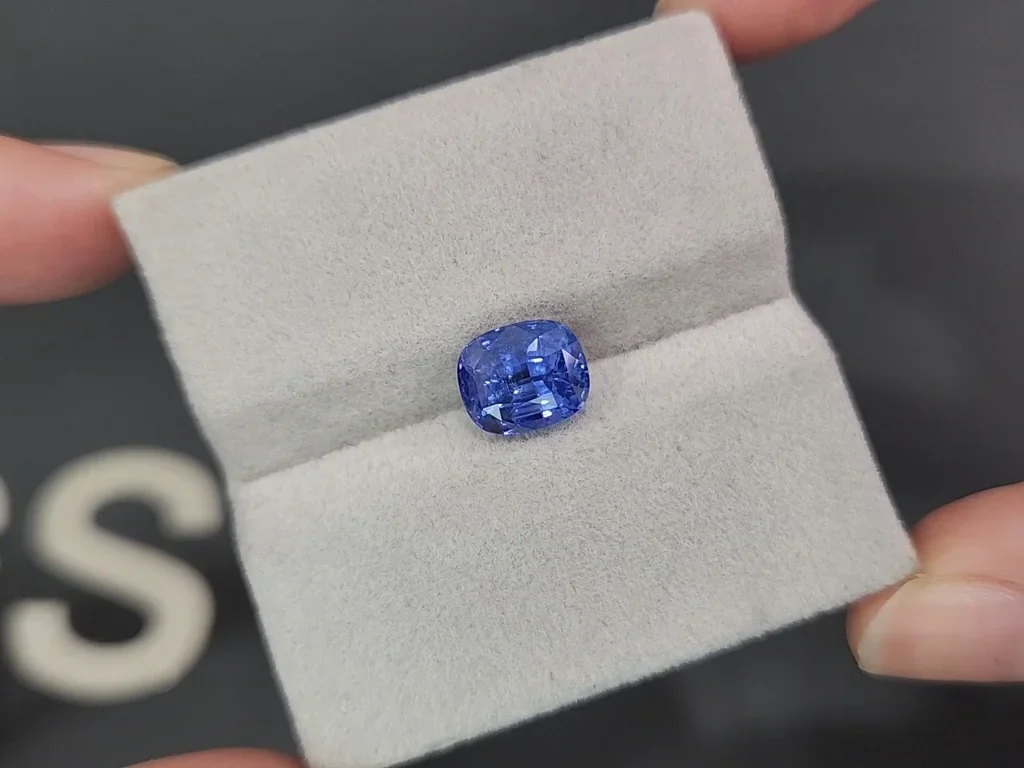 Негретый сапфир Cornflower Blue в огранке кушон 3,48 карат, Шри-Ланка Изображение №4