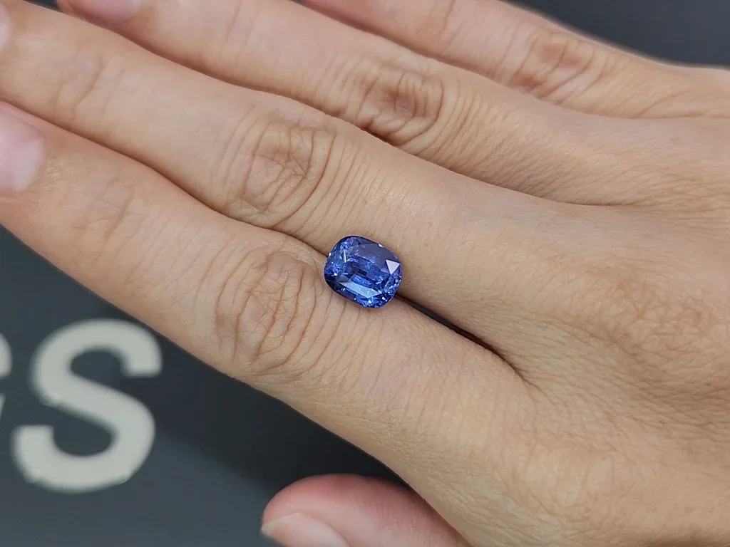 Негретый сапфир Cornflower Blue в огранке кушон 3,48 карат, Шри-Ланка Изображение №2